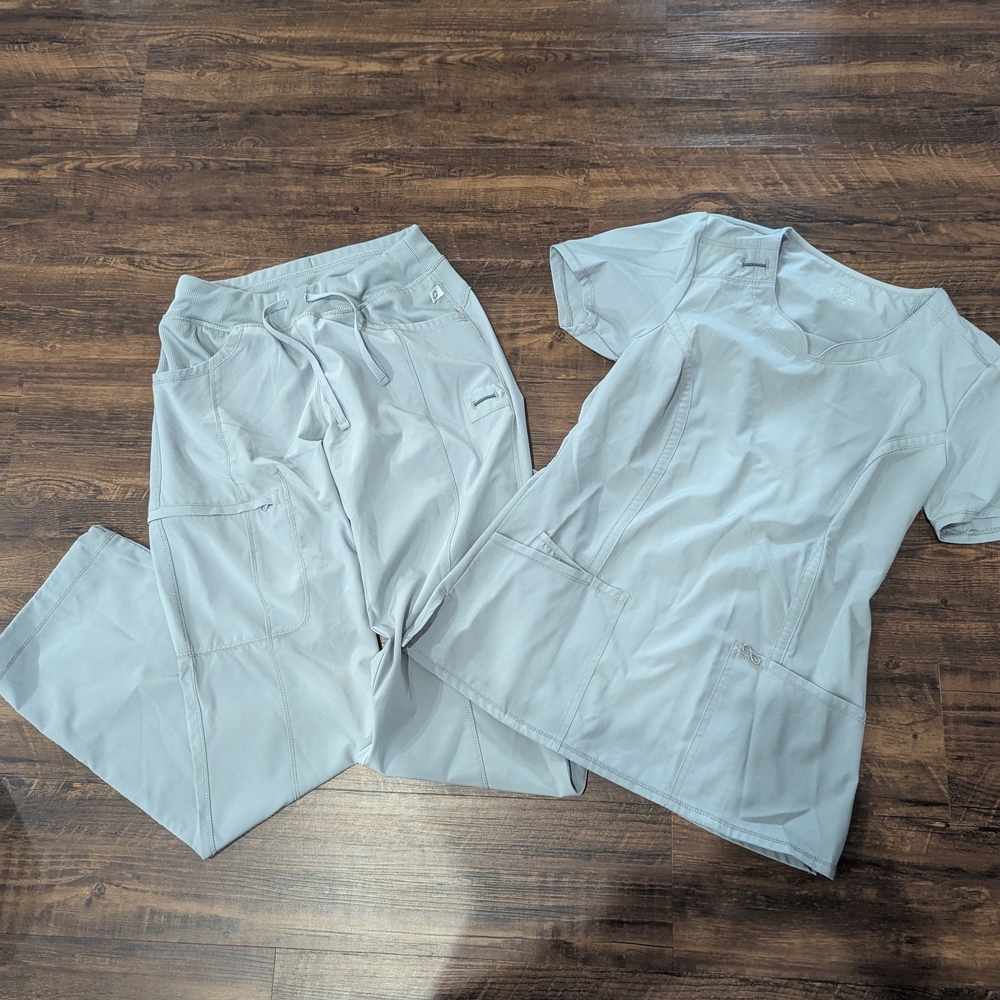 Women's XS Cherokee Infinity Scrub Set